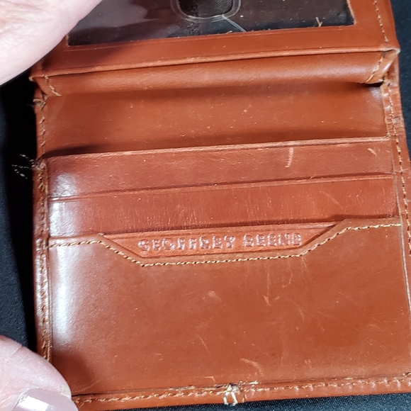 Geoffrey Beene Wallet - Picture 6 of 9